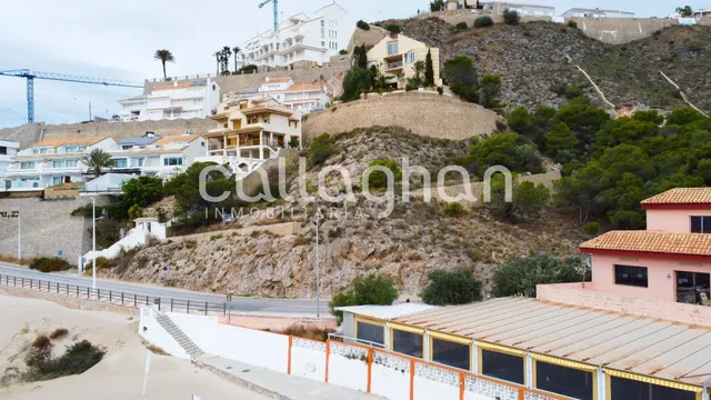 Edificio en venta en primera línea Junto al mar en Playa los - foto 3