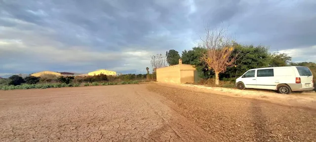 TERRENO 10601M2 CON ALMACEN
