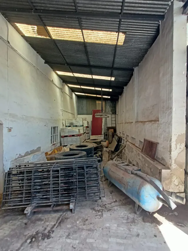 Se vende nave industrial dividida actualmente en varios nego - foto 4