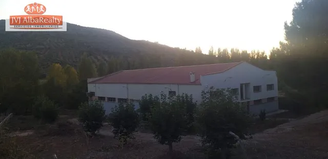 NAVE INDUSTRIAL EN VENTA EN EL SALOBRE ( POSIBILIDAD DE HABI