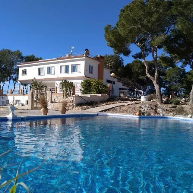 GRAN FINCA DE 10.000 METROS DE PARCELA EN TORREVIEJA, 8 HAB,