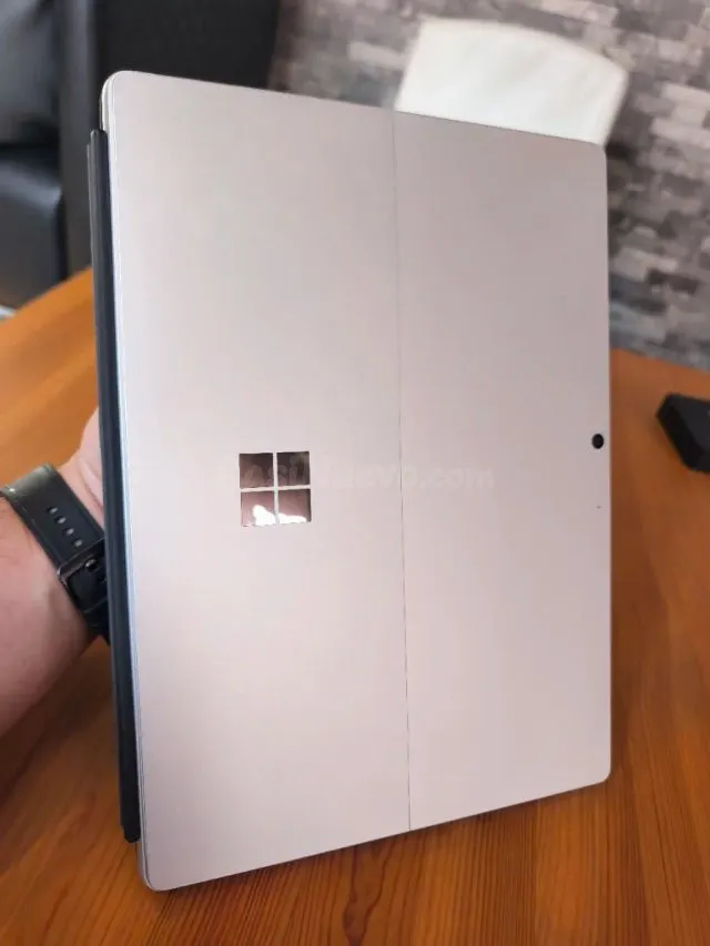 Surface Pro 9 i7 16GB RAM 512GB SSD Barcelona - Excelente es - foto 5