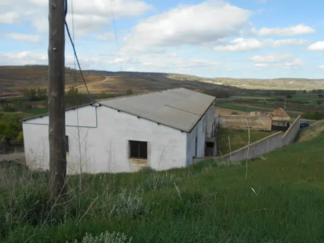 SE VENDE NAVE CON TERRENO EN TRASMOZ - foto 4