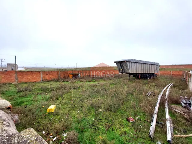 INMHOGAR VENDE NAVE AGRARIA EN ADANERO (05296) - foto 2