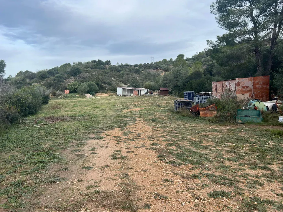 Finca rústica con edificación destinada a casita de campo