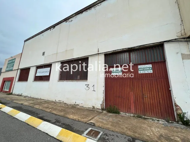 Nave en venta en Ontinyent en exclusiva Avenida del Textil