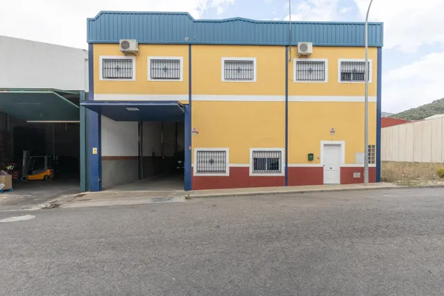 SE VENDE NEGOCIO RENTABLE EN LOJA (OPCION TRASPASO O ALQUILE