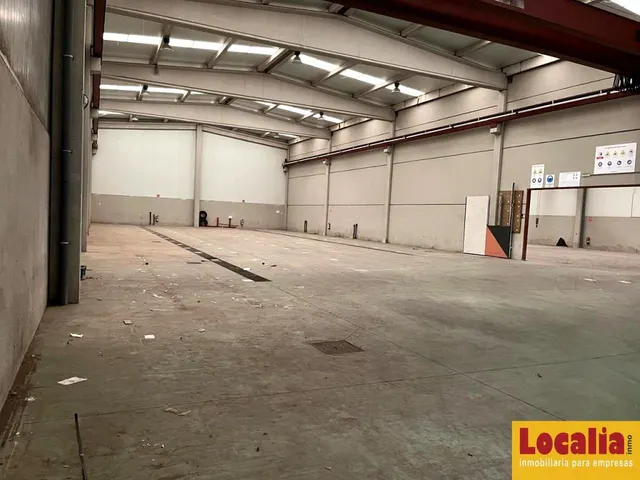 Nave 900 m² con Puente Grúa – Santander - foto 3