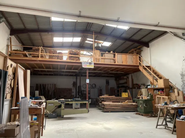 VENTA DE NAVE CON VIVIENDA EN EL POLIGONO DE HONTORIA