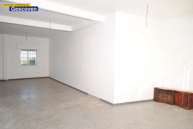 LOCAL COMERCIAL-ALMACÉN CON ENTRADA PARA VEHÍCULOS - foto 2