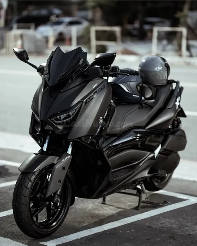 Potente Yamaha XMAX 300 – Comodidad, Velocidad y Rendimiento
