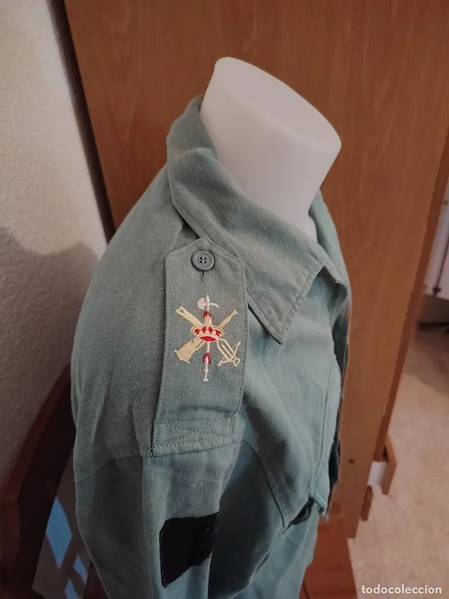 LEGION ESPAÑOLA CAMISOLA SARGA CON ESCUDOS BORDADOS - CHUPIT