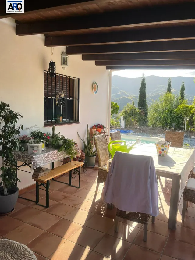 Encantadora Finca Rústica con Piscina y Árboles Frutales - foto 2
