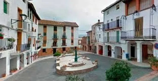 VENDO nave con terreno en TORRELLAS, (Zaragoza) - foto 2