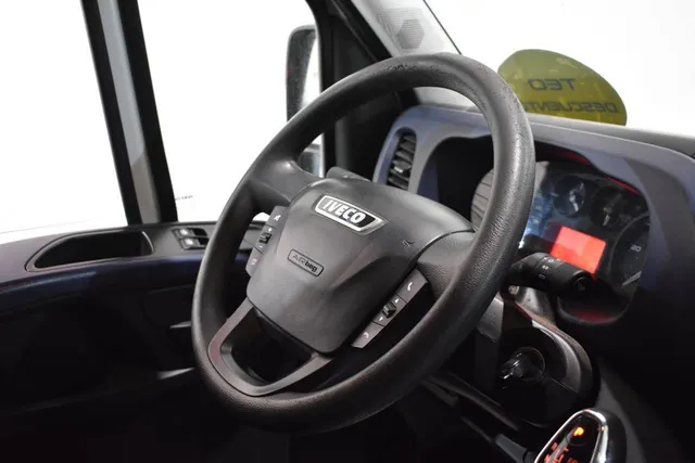 Iveco Daily CHASIS CABINA CARROZADO 35S 16 2.3 TD 156 CV HI- - foto 5