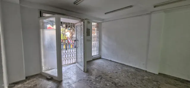 EXELENTE LOCAL COMERCIAL DE 150 M2 CON SALIDA DE HUMO EN DOL - foto 2