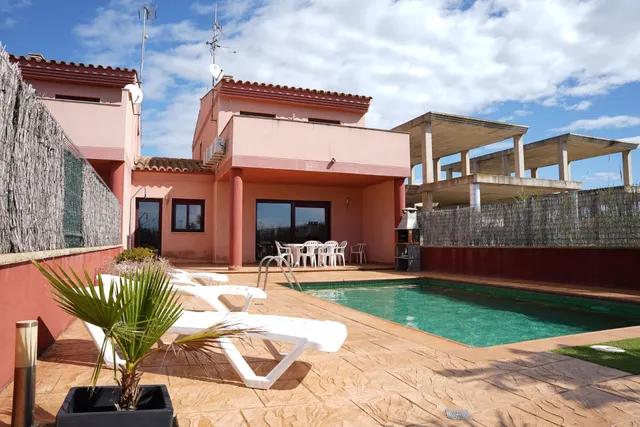Chalet adosado con piscina y almacen en Riumar, a pocos minu - foto 2
