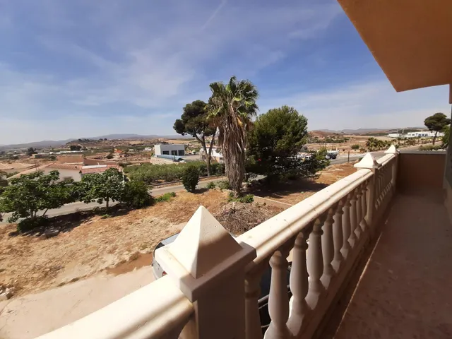 Casa independiente con almacén y terreno en el Real de Antas - foto 5