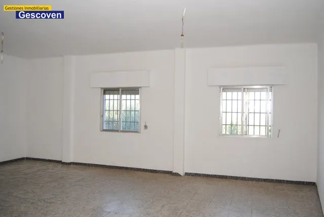 LOCAL COMERCIAL-ALMACÉN CON ENTRADA PARA VEHÍCULOS - foto 3