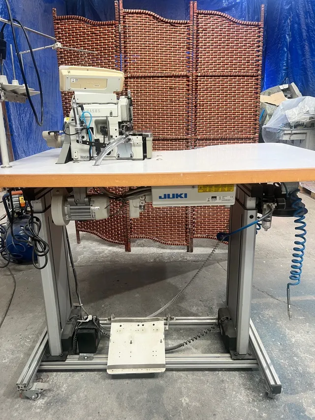 Overlock Industrial Juki CP-180 con mesa - foto 4