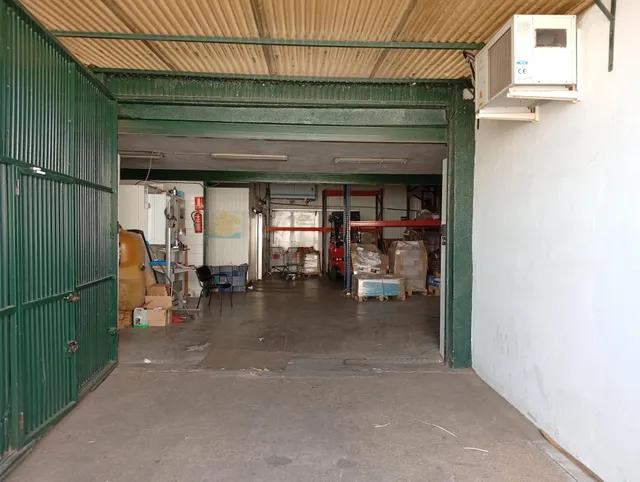 En Polígono PAVIPRESA nave industrial con cámaras frigorífic - foto 2