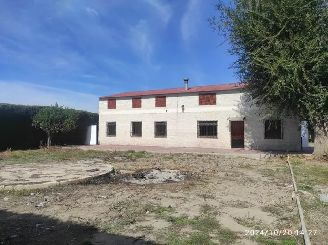 PRECIOSA CASA RUSTICA EN LA VEGA DE GRANADA CON MUCHO ESPACI