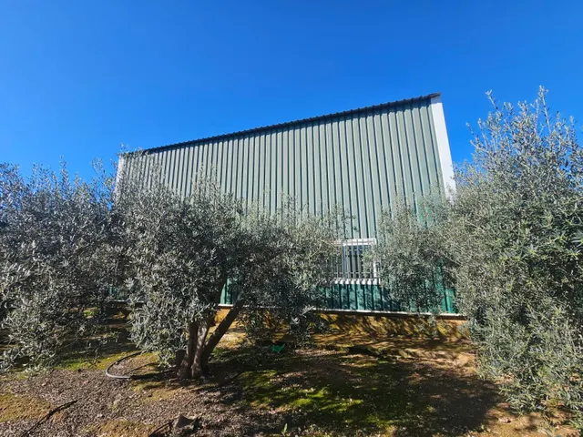¡Finca Versátil con Almacén y Posibilidad de Vivienda! ✨ - foto 2