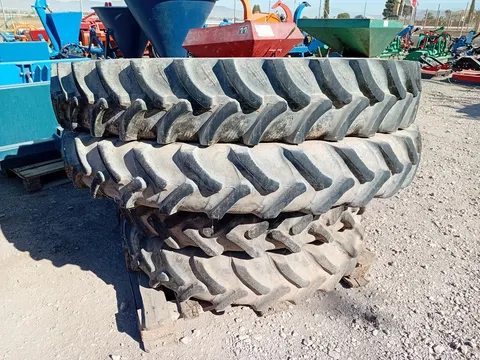 Neumáticos agrícolas usados 1.8 m x 0,7 m