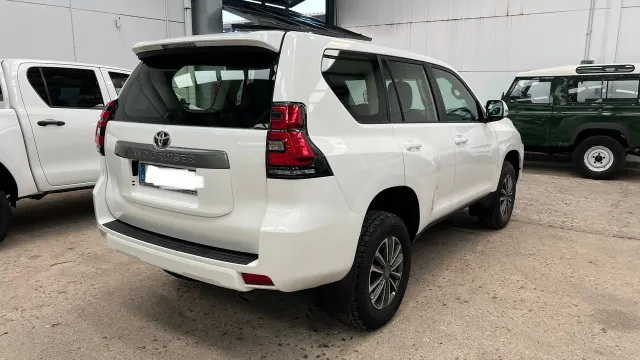 Toyota Land Cruiser 2.8 D4D GX - foto 3