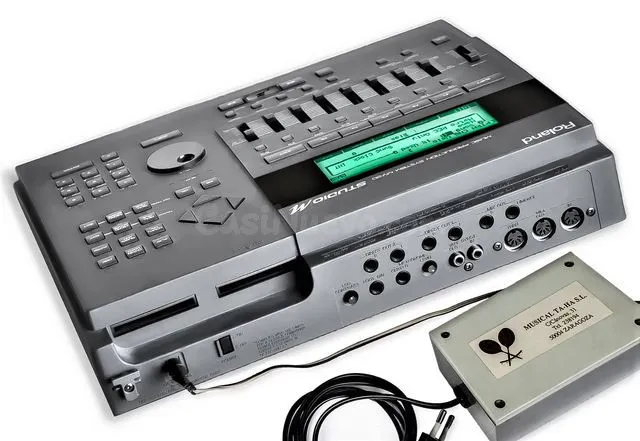 Roland MV-30 Studio M para producción musical en Zaragoza - foto 3