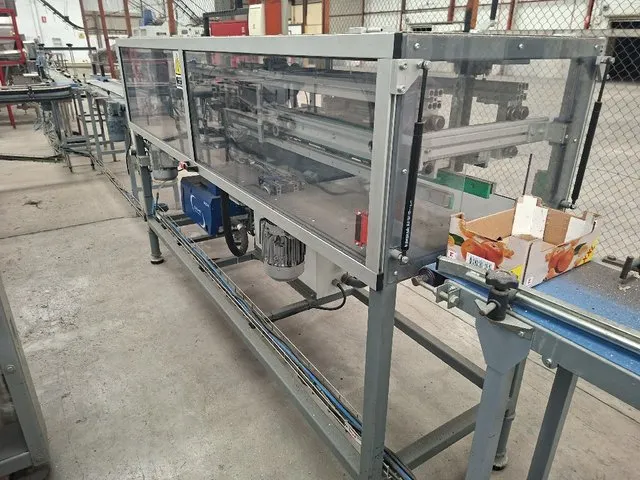 Máquina profesional para pegar bandejas en Castellón - foto 2
