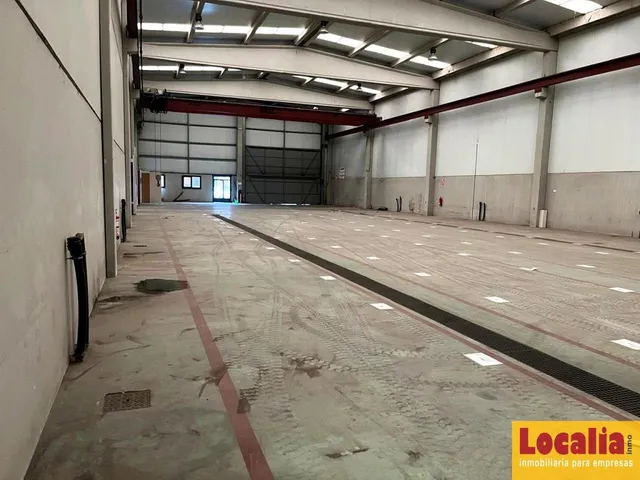 Nave 900 m² con Puente Grúa – Santander - foto 4