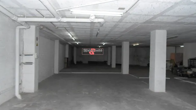 PALAMOS: LOCAL COMERCIAL DE 300 + ALMACÉN O OFICINAS DE 260  - foto 4