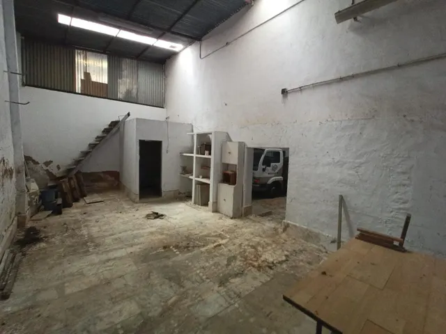 Se vende nave industrial dividida actualmente en varios nego - foto 2