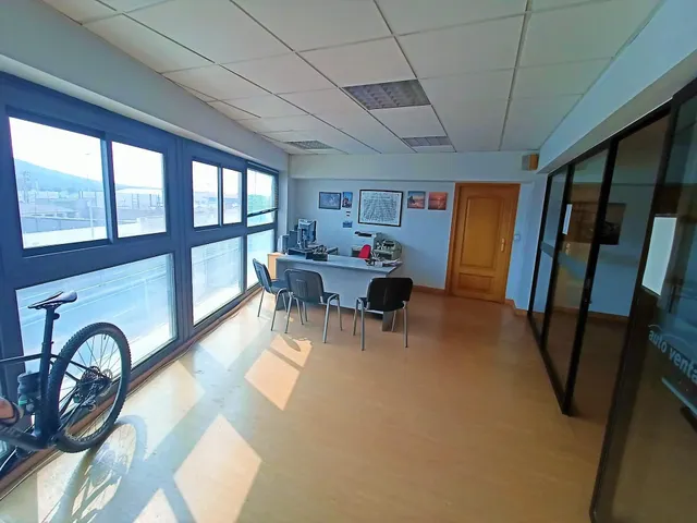 ESTUPENDA NAVE EN PERFECTO ESTADO !!! - foto 3