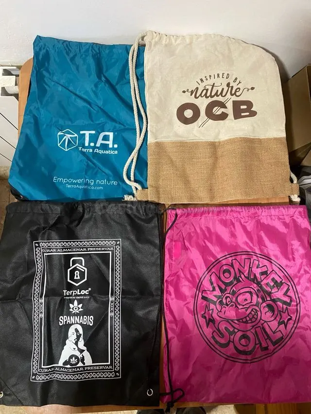 Mochilas y bolsas de licra y caña a estrenar – Malgrat de Ma