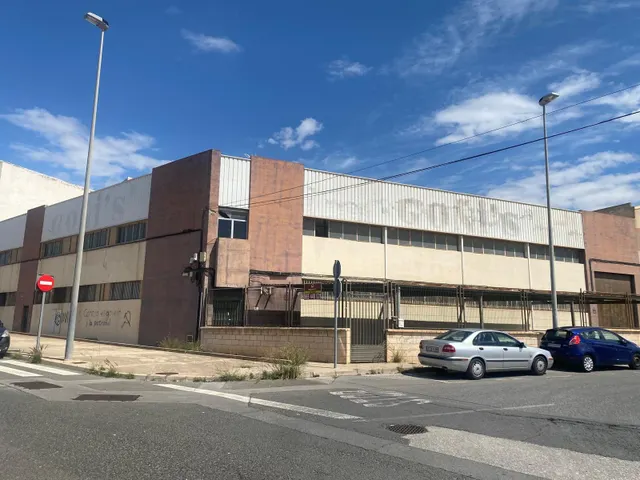 NAVE DE 1000 METROS EN UNA PLANTA, ESQUINA, APARCAMIENTO EN  - foto 3