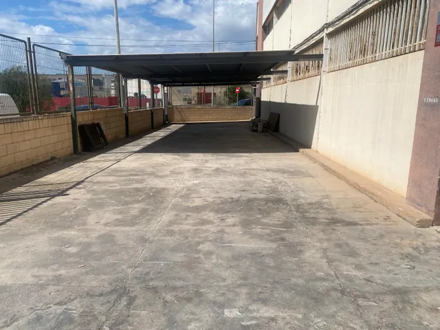 NAVE DE 1000 METROS EN UNA PLANTA, ESQUINA, APARCAMIENTO EN  - foto 4