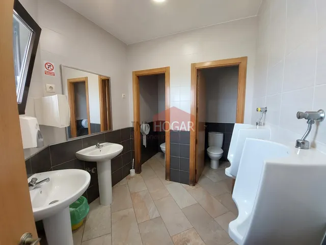 INMHOGAR VENDE BAR-RESTAURANTE EN LA A-6 - foto 4