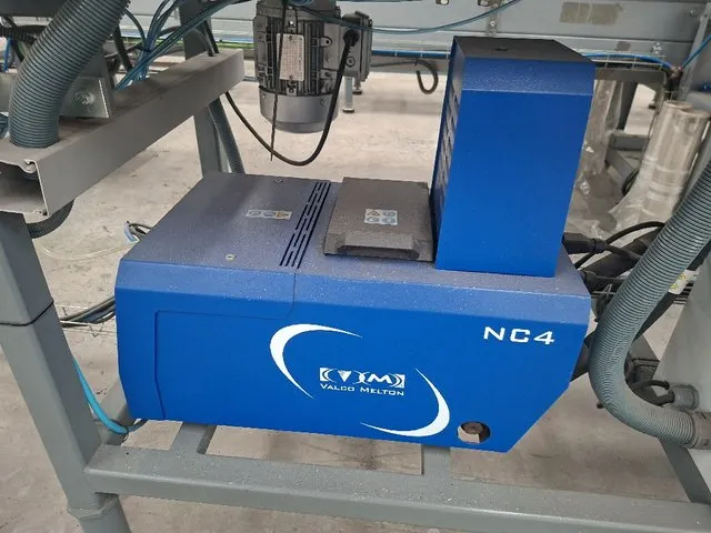 Máquina profesional para pegar bandejas en Castellón - foto 5