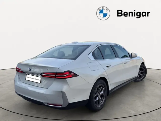 BMW Serie 5 520d 145 kw (197 cv) - foto 4