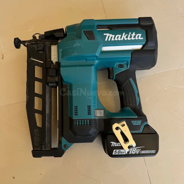 Clavadora Makita DBN600 18V con Batería 5.0Ah y Cargador - foto 2