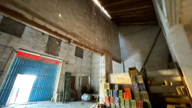 ALMACÉN CON GRAN ALTURA + TERRENO URBANIZABLE EN EL CENTRO D - foto 3
