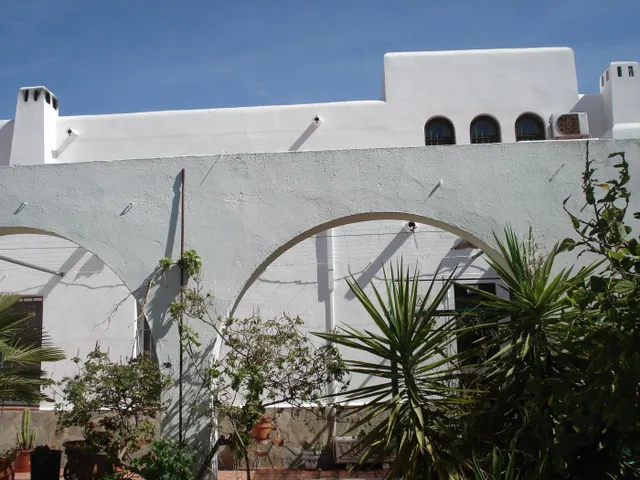 Restaurante con zona de terraza y aparcamiento, finca y cort - foto 3