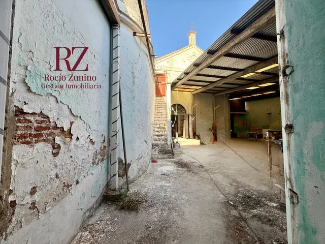 Almacén para convertir en un par de viviendas con gran patio - foto 3