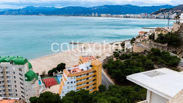 Edificio en venta en primera línea Junto al mar en Playa los