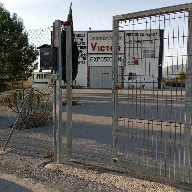 NAVE INDUSTRIAL DE 400 m2 CON TERRENO DE 5.000 m2 EN LA VEGA - foto 5