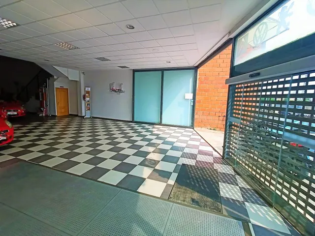 ESTUPENDA NAVE EN PERFECTO ESTADO !!! - foto 4