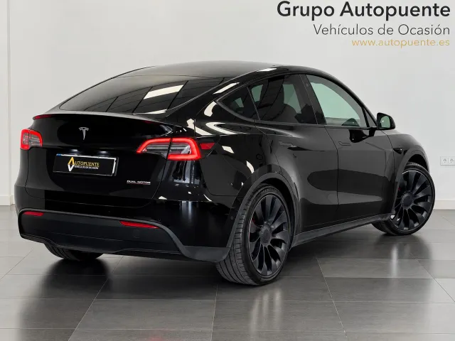 Tesla Model Y PERFORMANCE 4WD - foto 3