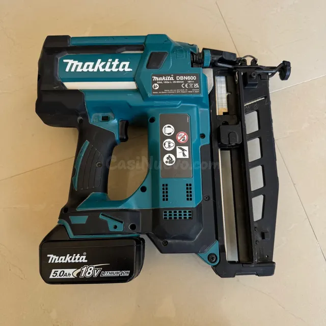 Clavadora Makita DBN600 18V con Batería 5.0Ah y Cargador - foto 3